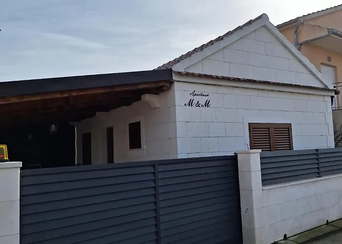 Semesterbostad M & M *